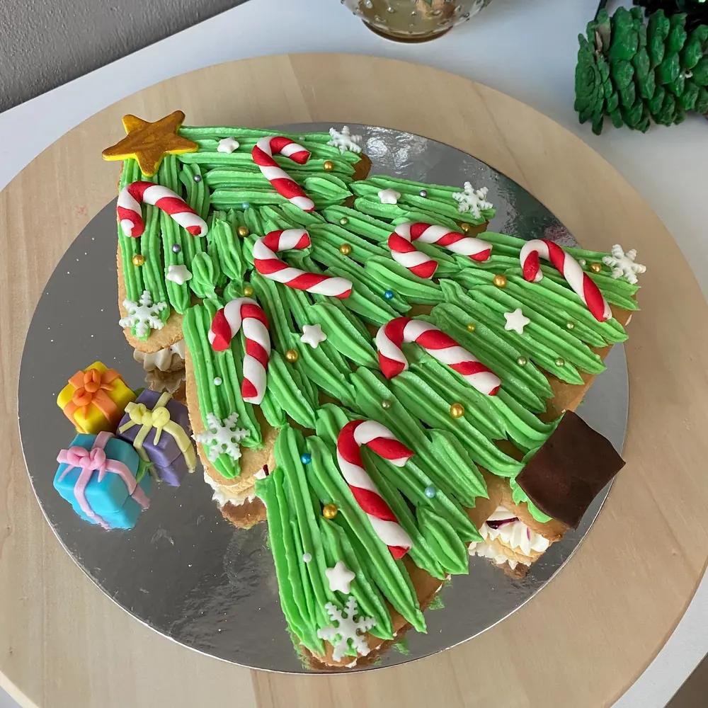 Medovik keki ve özel krema ile yaptığımız farklı bir tasarım daha – Fotoğraflı Pasta, Umay Patisserie İzmir