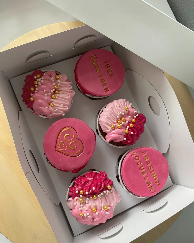 İrem öğretmene anasınıfı çocuklarından lezzetli bir hediye – Tasarım Cupcake Kutusu, Umay Patisserie İzmir